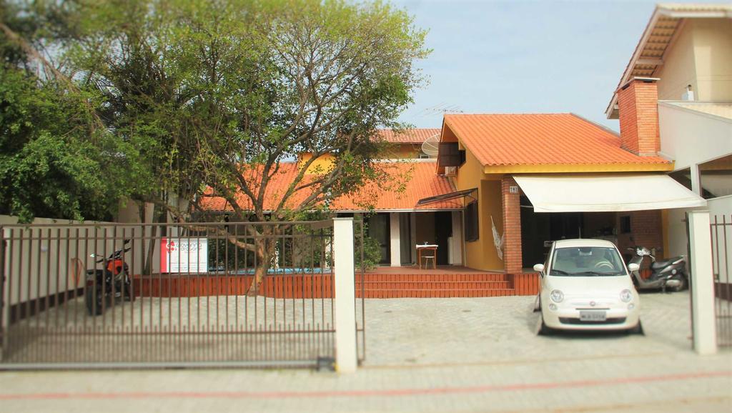 Linda Casa Com Piscina Em Bombinhas, Espaco Inteiro Exterior foto